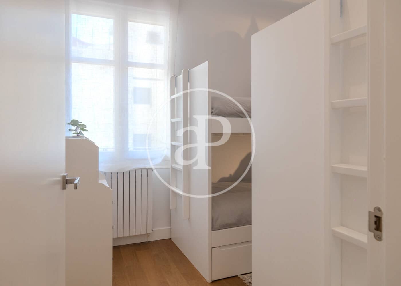 Appartement de 4 chambres à louer à Madrid ville - 14 700 € (Ref: 9966673)