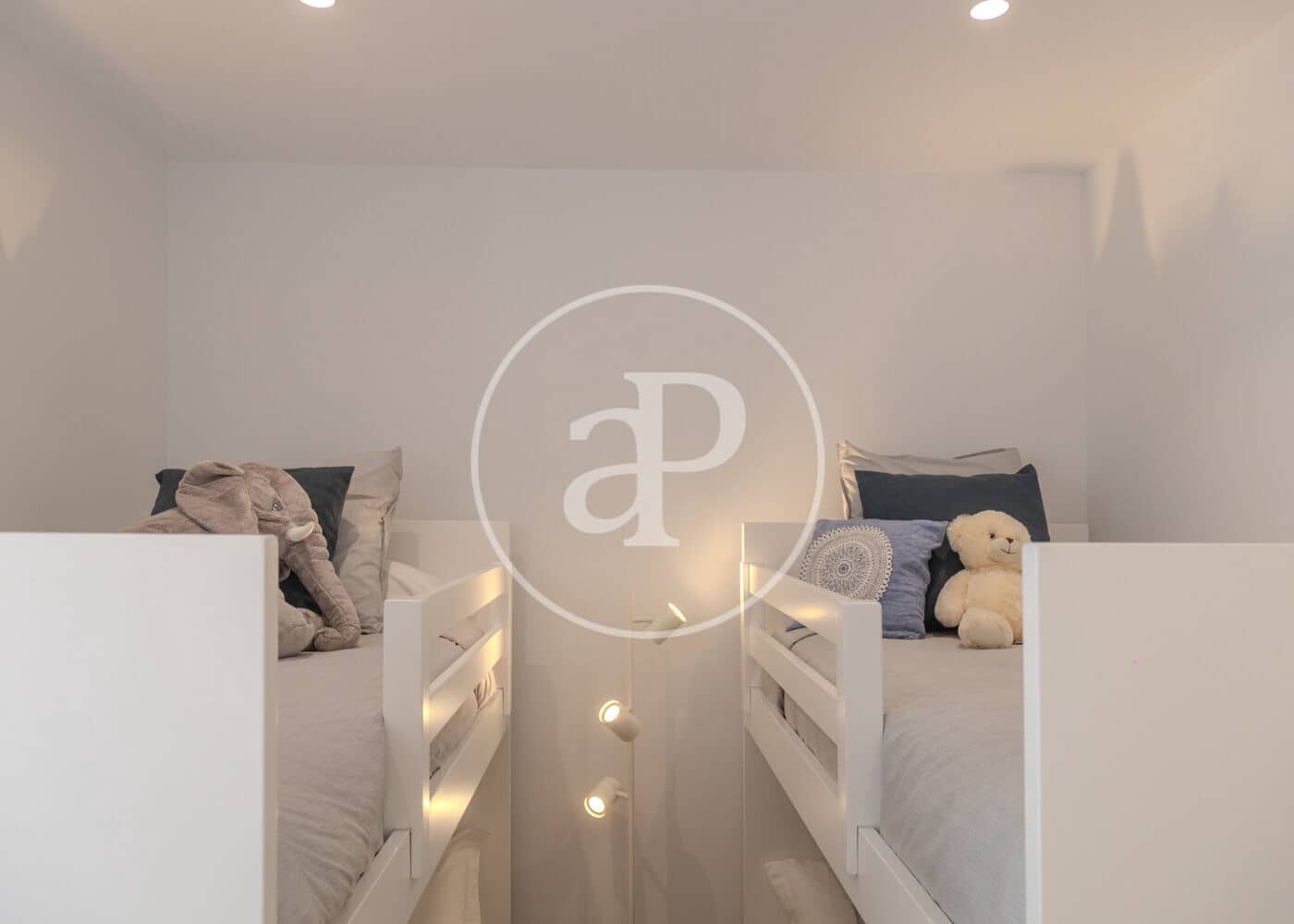 Appartement de 4 chambres à louer à Madrid ville - 14 700 € (Ref: 9966673)