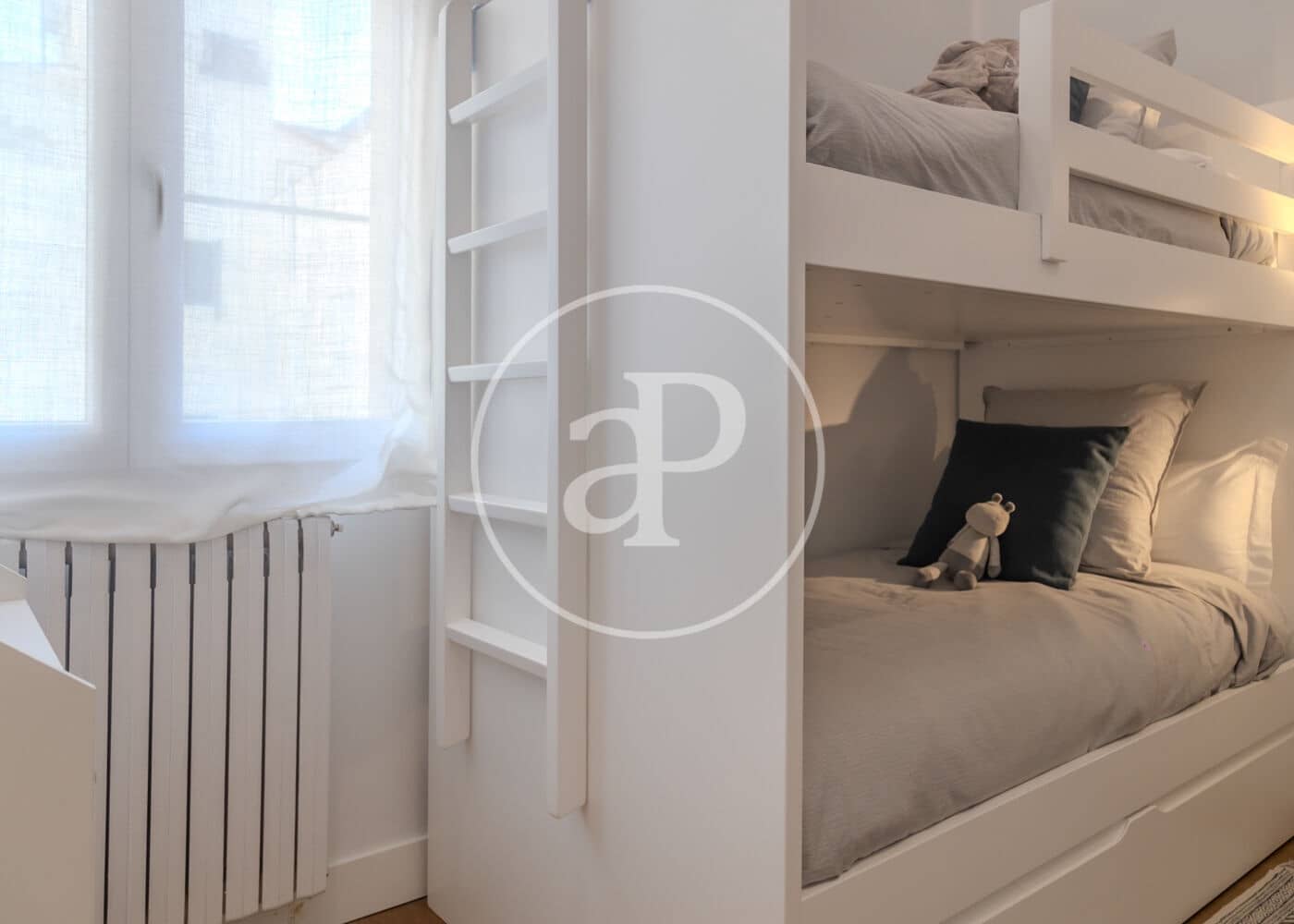 Appartement de 4 chambres à louer à Madrid ville - 14 700 € (Ref: 9966673)