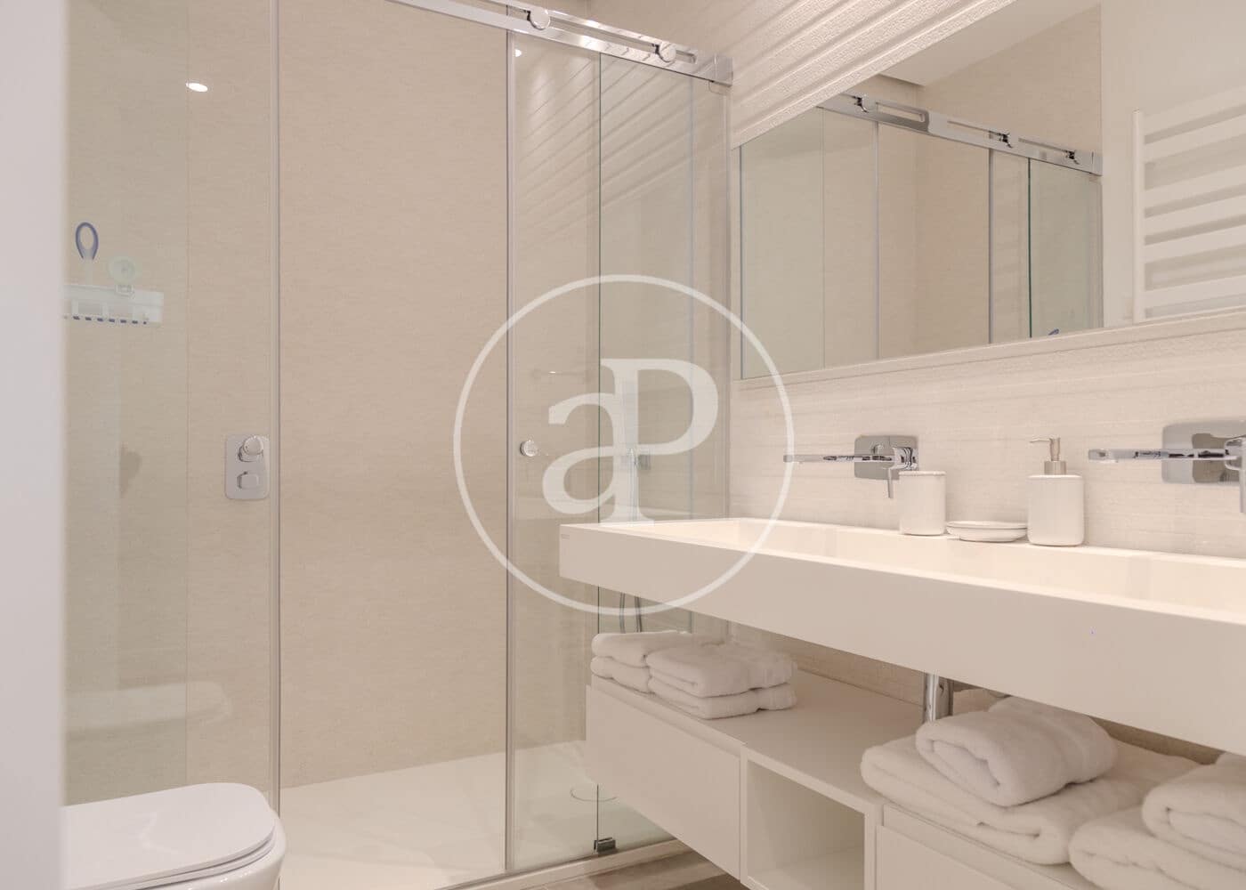 Appartement de 4 chambres à louer à Madrid ville - 14 700 € (Ref: 9966673)