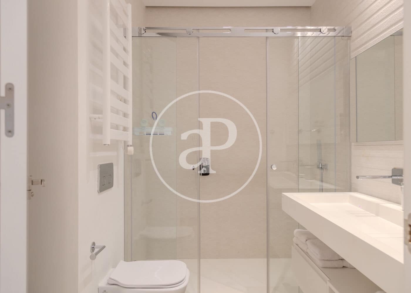 Appartement de 4 chambres à louer à Madrid ville - 14 700 € (Ref: 9966673)