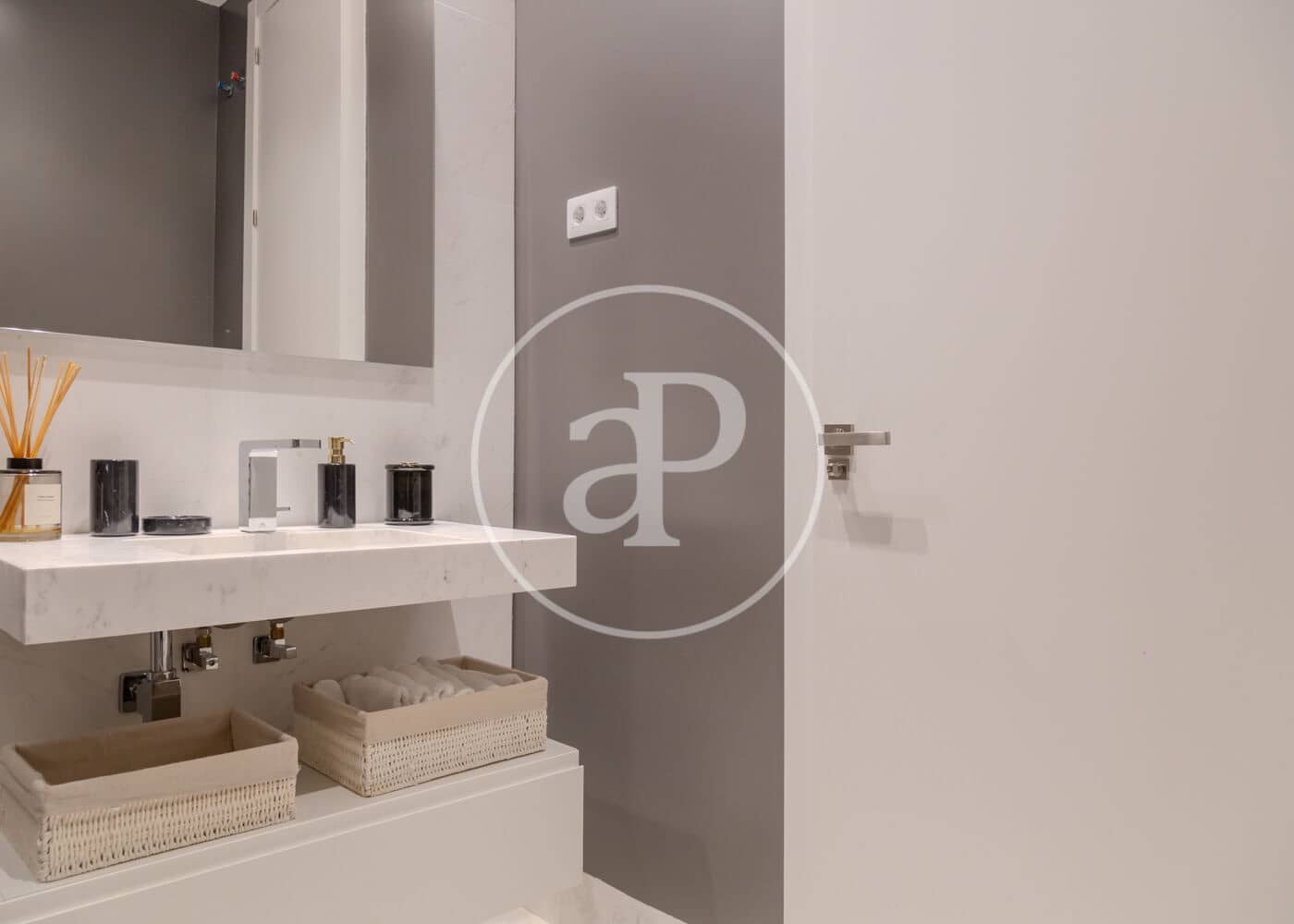 Appartement de 4 chambres à louer à Madrid ville - 14 700 € (Ref: 9966673)