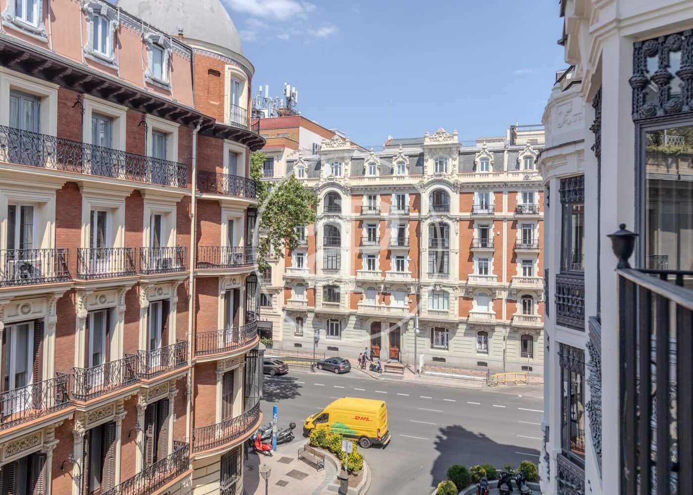 Appartement de 4 chambres à louer à Madrid ville - 14 700 € (Ref: 9966673)