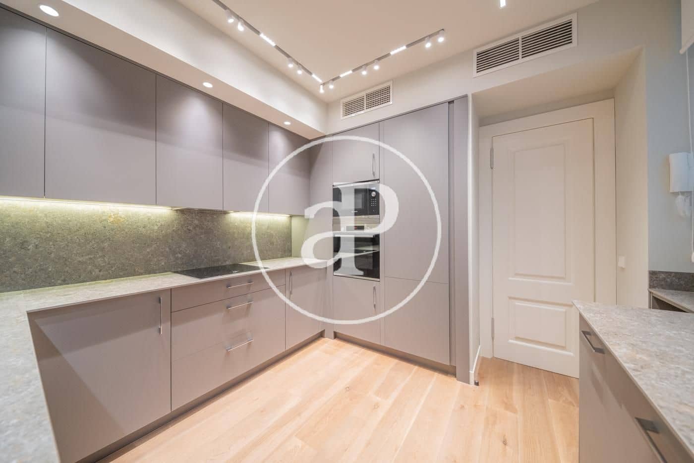 4 camera da letto Appartamento da affittare in Madrid citta con garage - 9.500 € (Rif: 9966674)