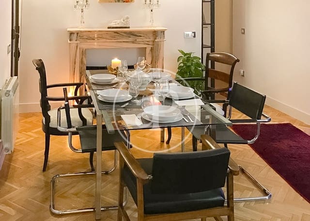 2 makuuhuone Kattohuoneisto vuokrattavana paikassa San Juan Bautista, Madrid kaupunki mukana uima-altaan 
autotalli - 2 000 € (Ref: 9970617)