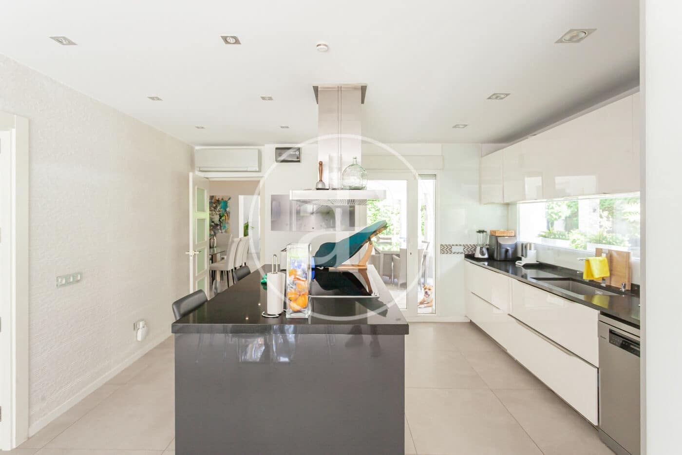 5 bedroom Villa for sale in Las Rozas de Madrid - € 2,375,000 (Ref: 9973332)