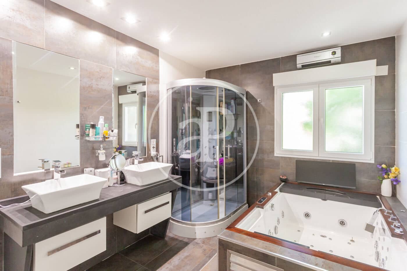 5 bedroom Villa for sale in Las Rozas de Madrid - € 2,375,000 (Ref: 9973332)