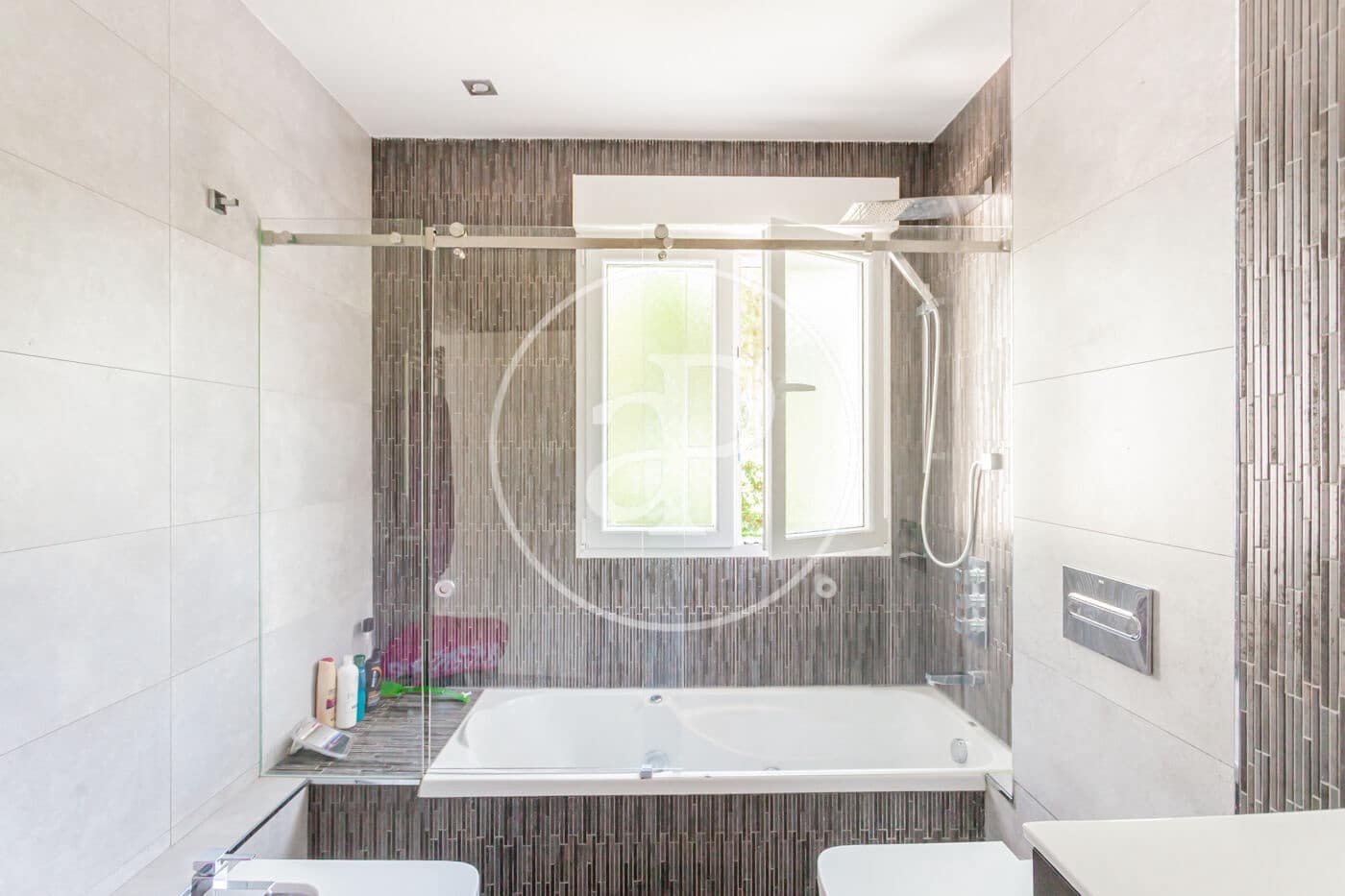 5 bedroom Villa for sale in Las Rozas de Madrid - € 2,375,000 (Ref: 9973332)