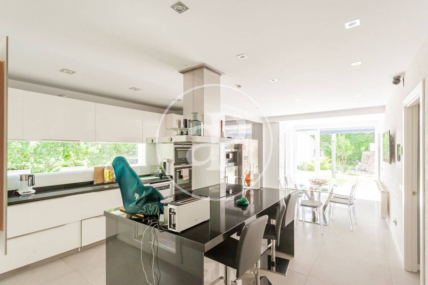 5 bedroom Villa for sale in Las Rozas de Madrid - € 2,375,000 (Ref: 9973332)