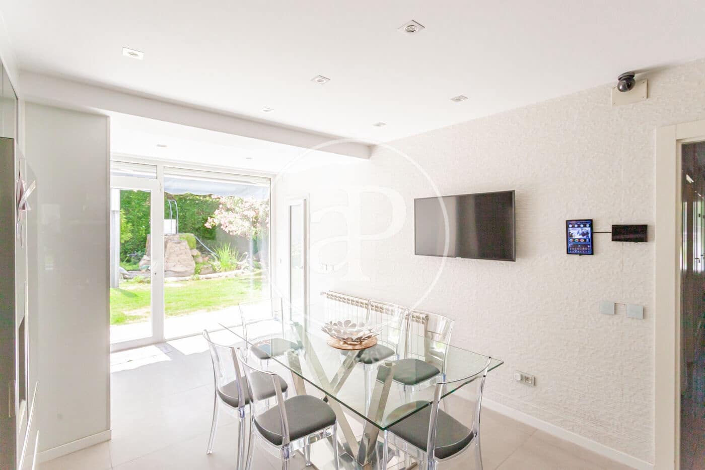 5 bedroom Villa for sale in Las Rozas de Madrid - € 2,375,000 (Ref: 9973332)
