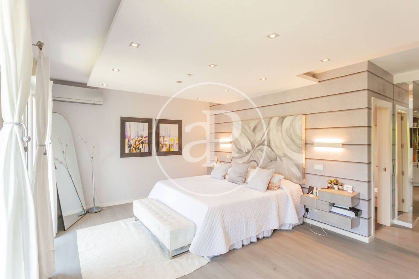 5 bedroom Villa for sale in Las Rozas de Madrid - € 2,375,000 (Ref: 9973332)