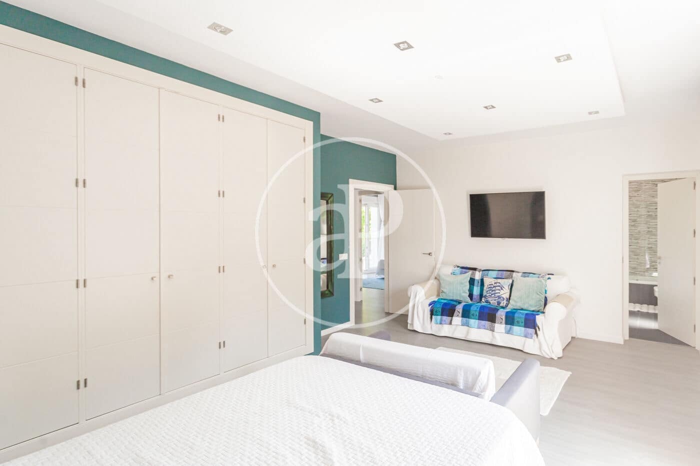 5 bedroom Villa for sale in Las Rozas de Madrid - € 2,375,000 (Ref: 9973332)