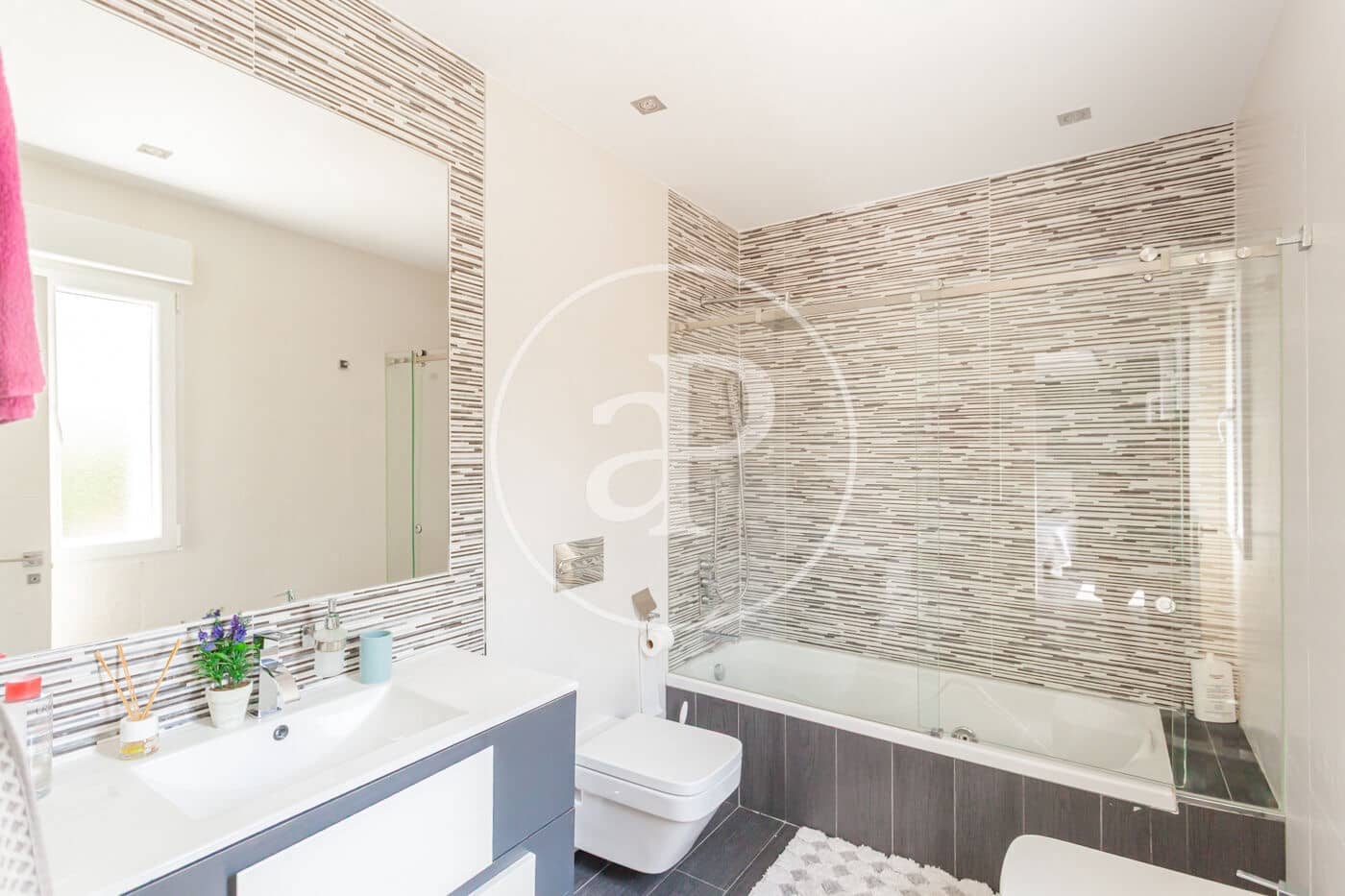 5 bedroom Villa for sale in Las Rozas de Madrid - € 2,375,000 (Ref: 9973332)