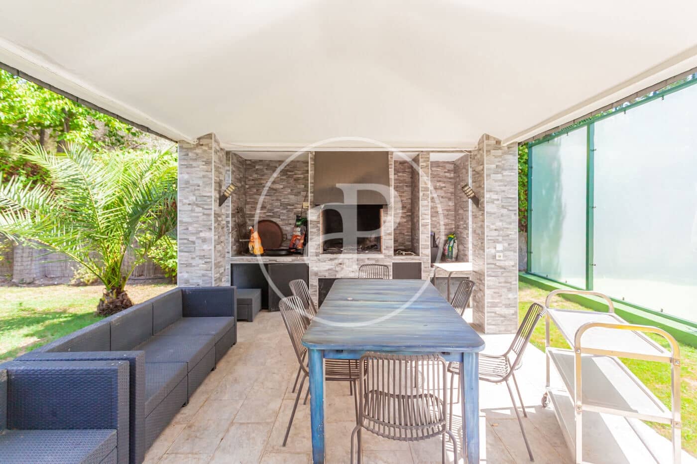 5 bedroom Villa for sale in Las Rozas de Madrid - € 2,375,000 (Ref: 9973332)