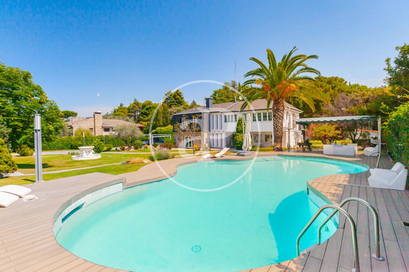 5 bedroom Villa for sale in Las Rozas de Madrid - € 2,375,000 (Ref: 9973332)