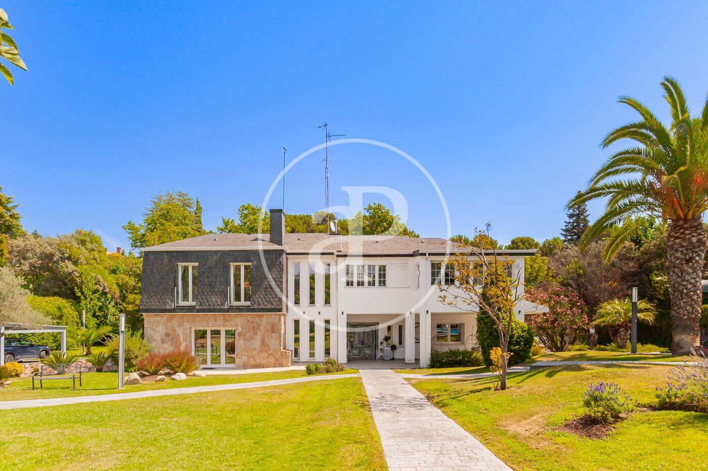 5 bedroom Villa for sale in Las Rozas de Madrid - € 2,375,000 (Ref: 9973332)