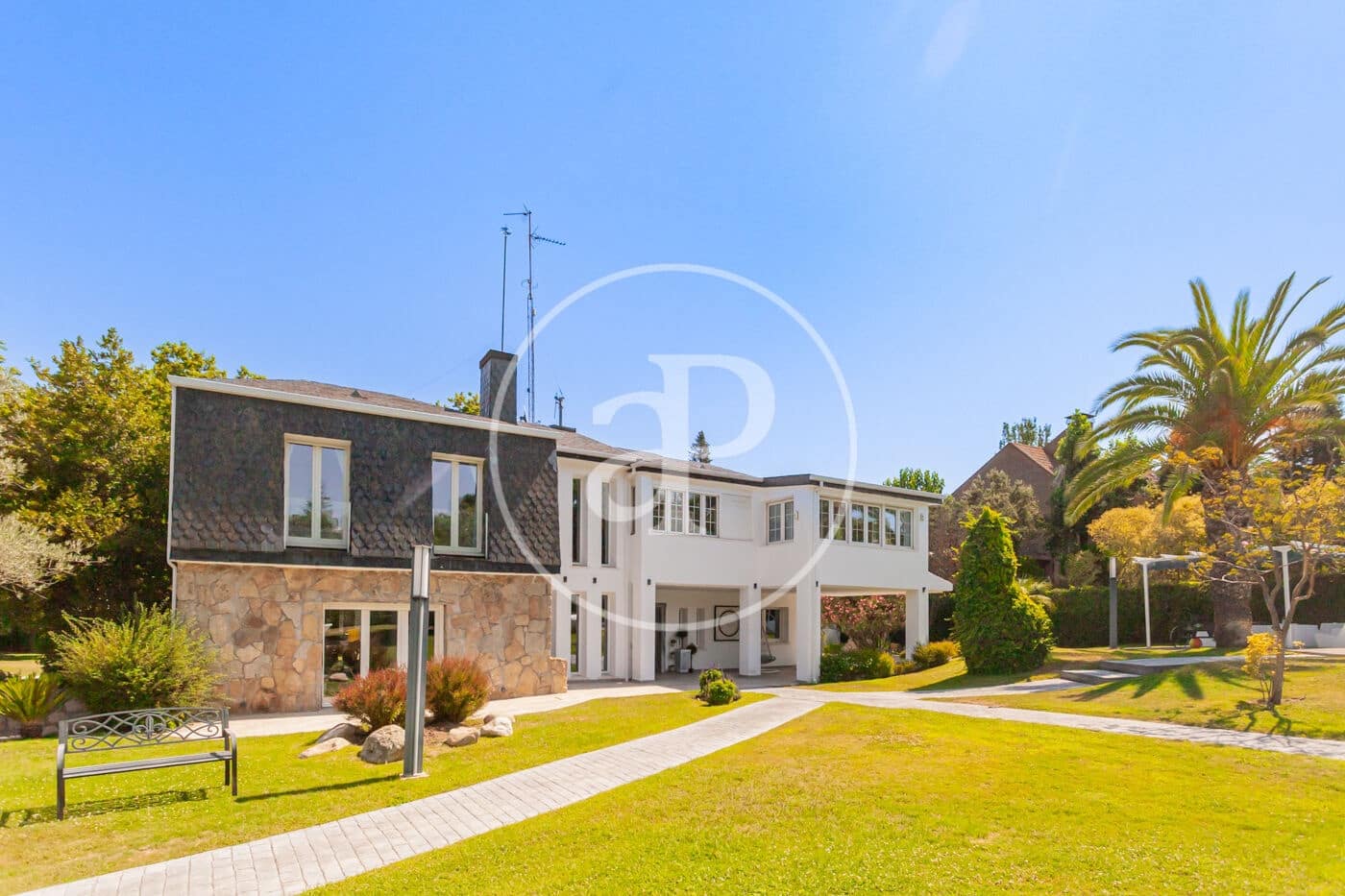 5 bedroom Villa for sale in Las Rozas de Madrid - € 2,375,000 (Ref: 9973332)