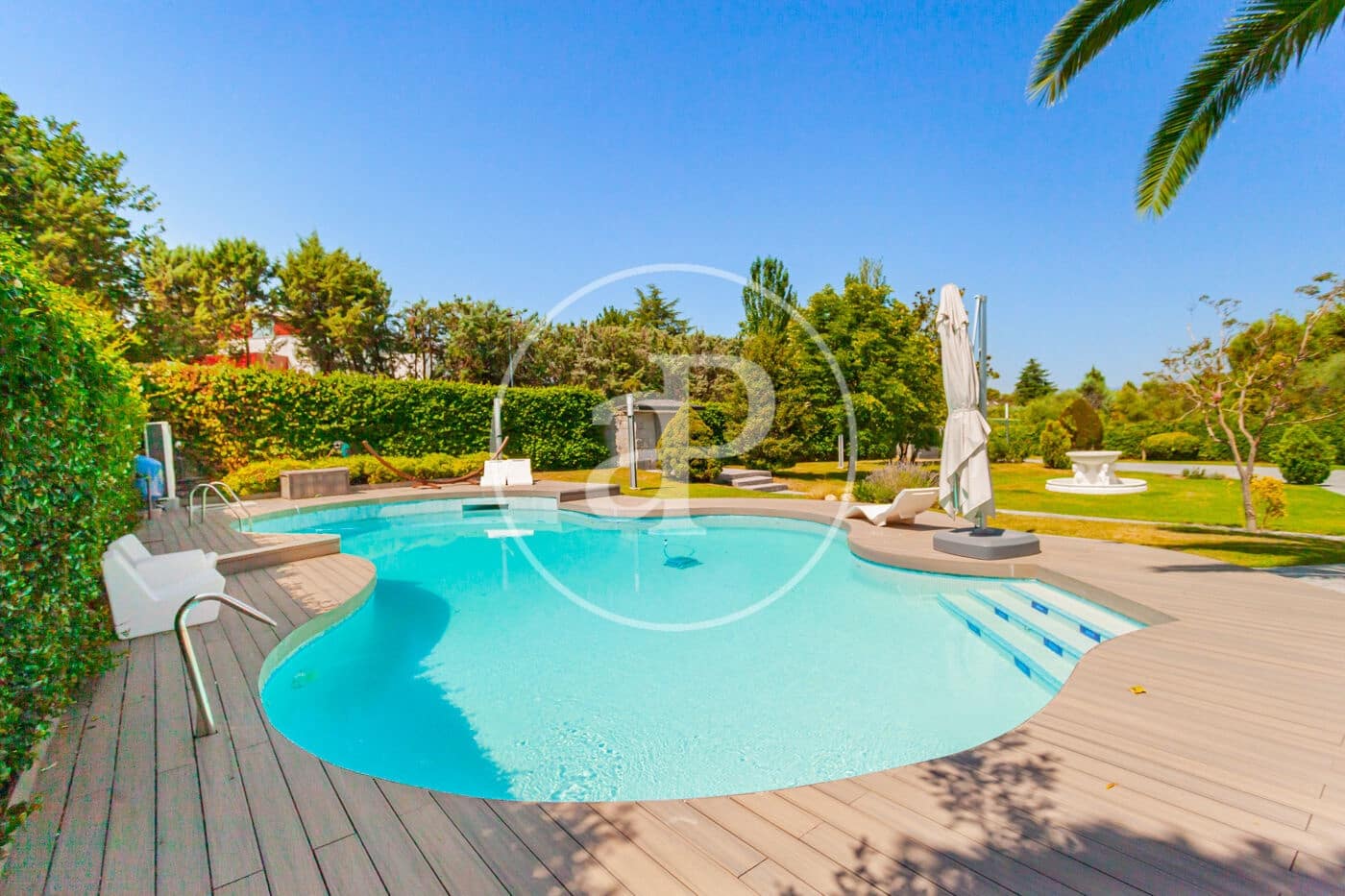 5 bedroom Villa for sale in Las Rozas de Madrid - € 2,375,000 (Ref: 9973332)