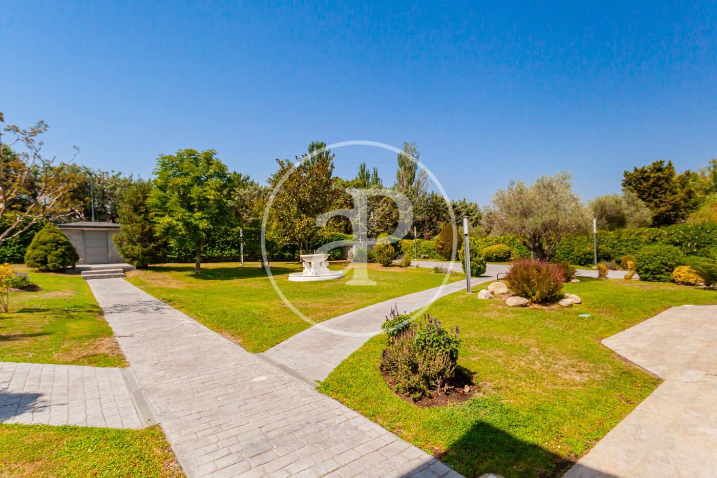 5 bedroom Villa for sale in Las Rozas de Madrid - € 2,375,000 (Ref: 9973332)