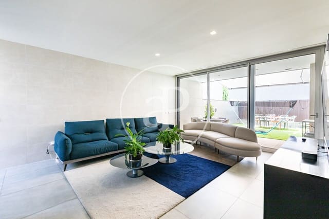 Chalet de 5 habitaciones en La Moraleja, Alcobendas en venta con piscina - 2.100.000 € (Ref: 9973333)
