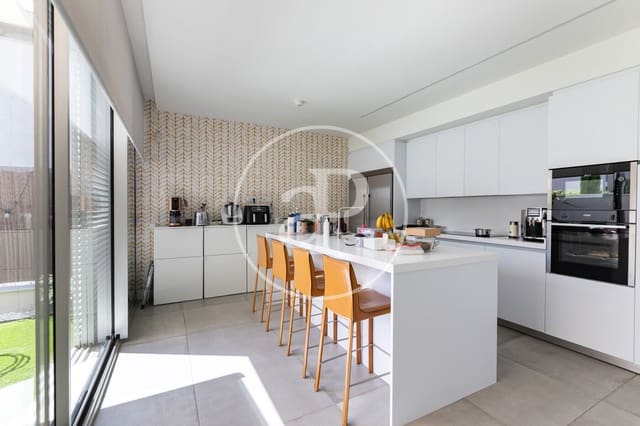 Chalet de 5 habitaciones en La Moraleja, Alcobendas en venta con piscina - 2.100.000 € (Ref: 9973333)