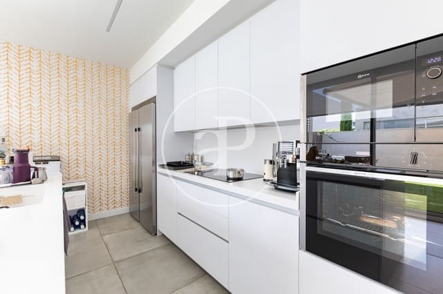Chalet de 5 habitaciones en La Moraleja, Alcobendas en venta con piscina - 2.100.000 € (Ref: 9973333)