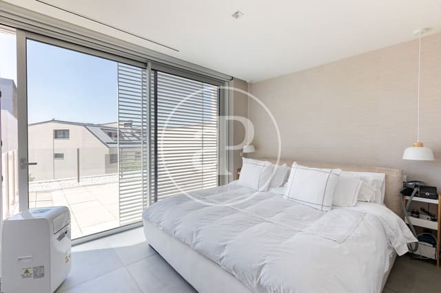 Chalet de 5 habitaciones en La Moraleja, Alcobendas en venta con piscina - 2.100.000 € (Ref: 9973333)