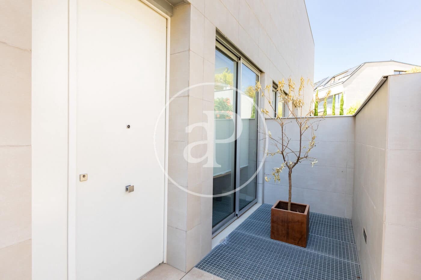 5 bedroom Villa for sale in La Moraleja with pool - € 2,100,000 (Ref: 9973333)