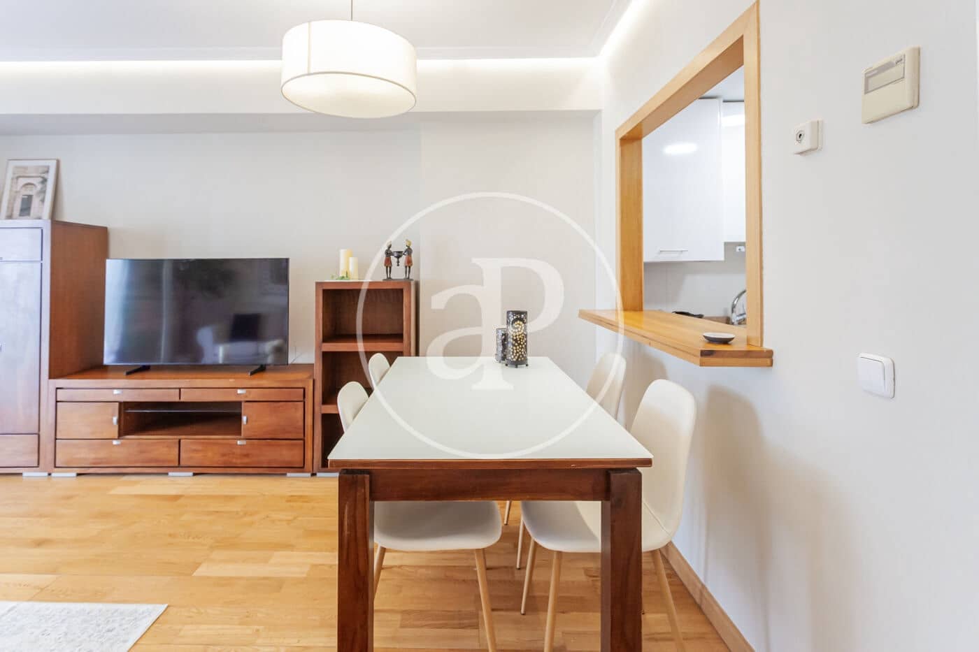 2 slaapkamer Appartement te huur in Madrid stad - € 2.500 (Ref: 9975450)