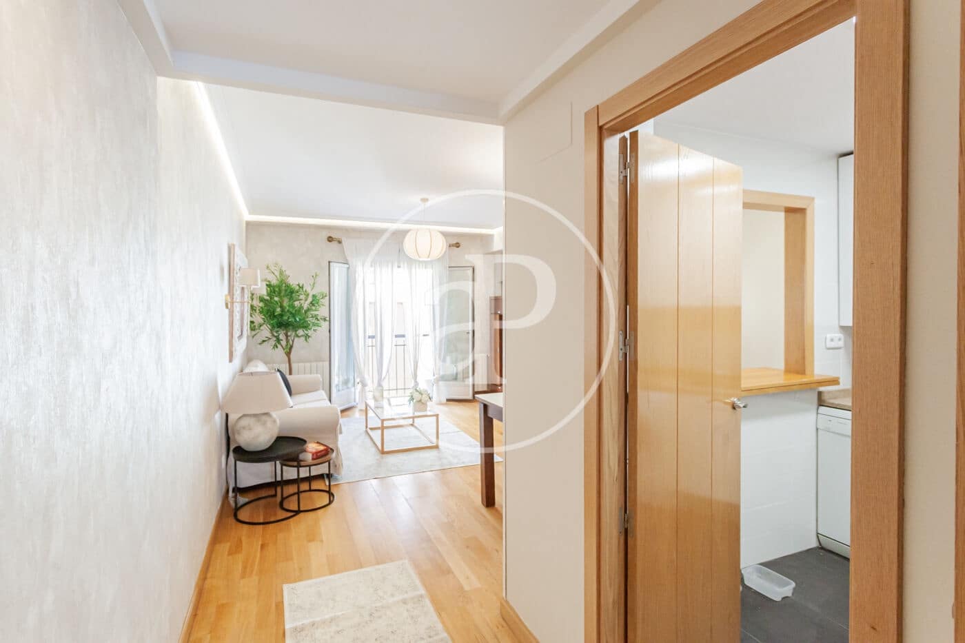 2 slaapkamer Appartement te huur in Madrid stad - € 2.500 (Ref: 9975450)