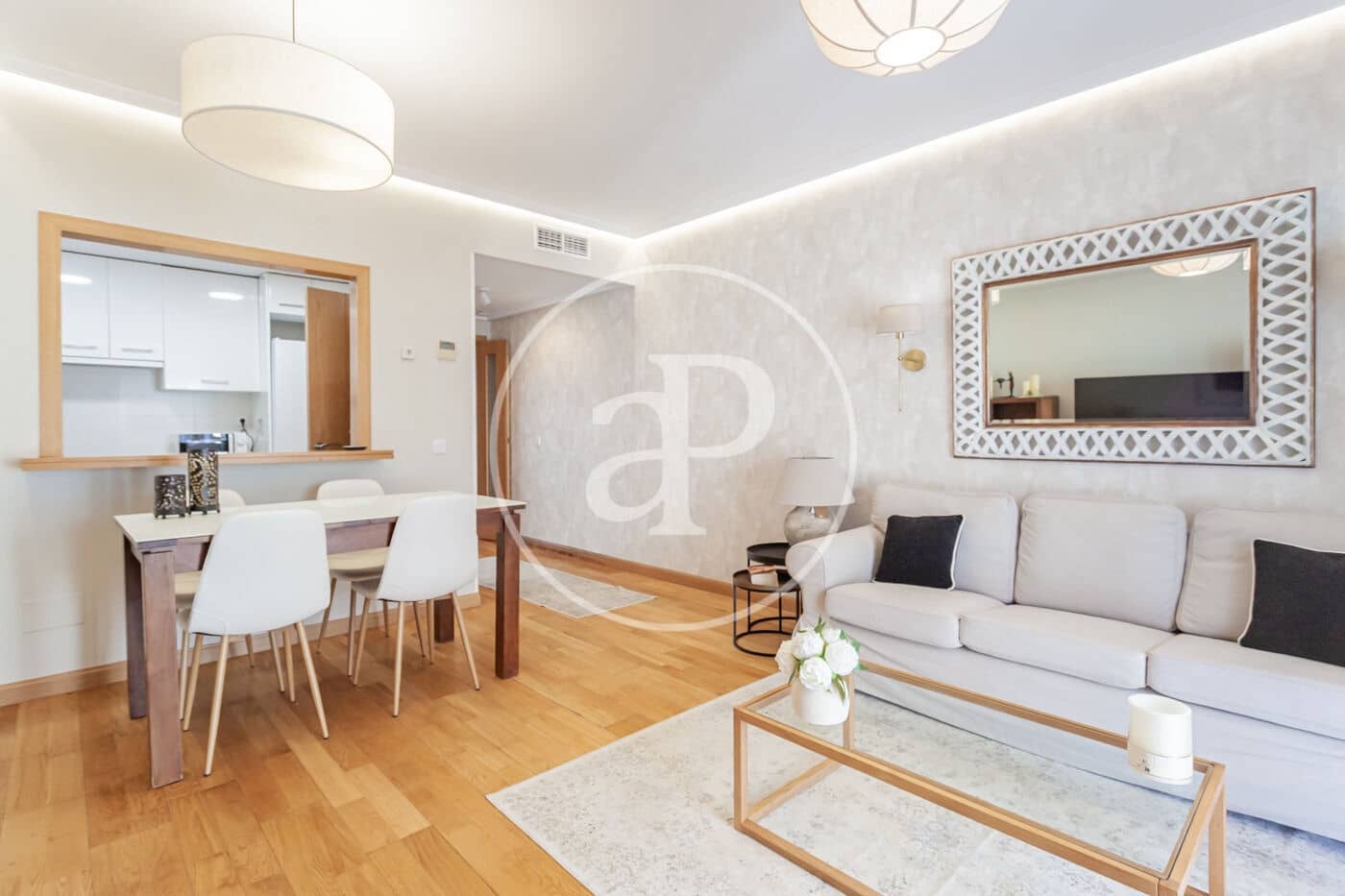 2 slaapkamer Appartement te huur in Madrid stad - € 2.500 (Ref: 9975450)