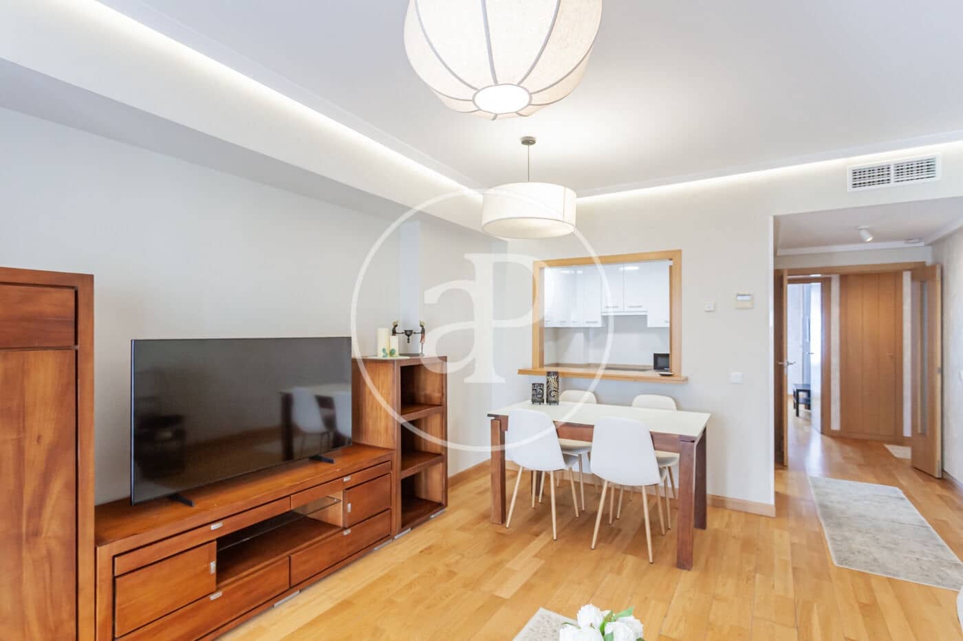 2 slaapkamer Appartement te huur in Madrid stad - € 2.500 (Ref: 9975450)