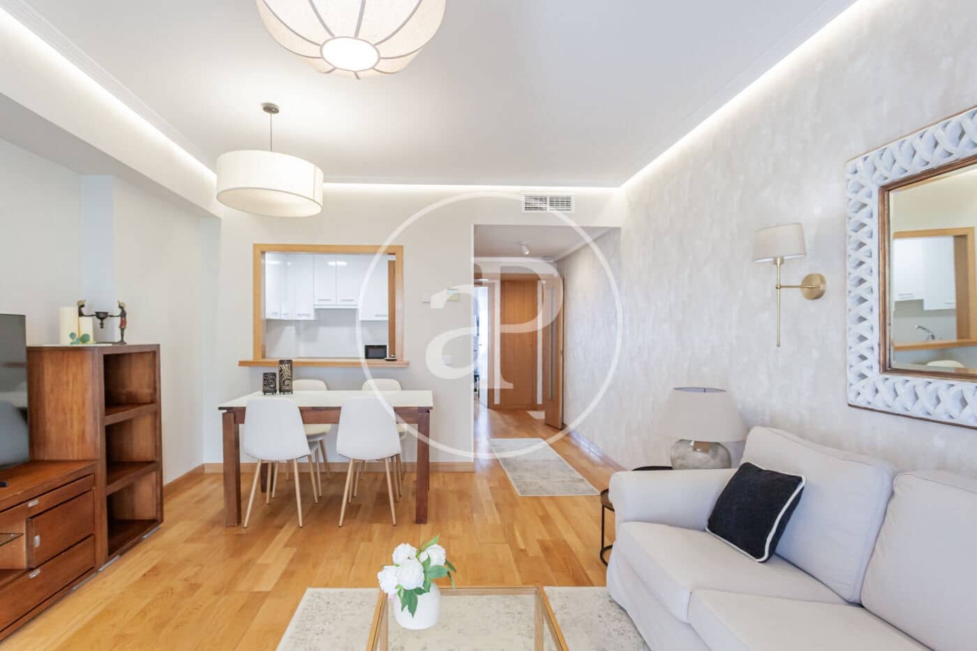 2 slaapkamer Appartement te huur in Madrid stad - € 2.500 (Ref: 9975450)