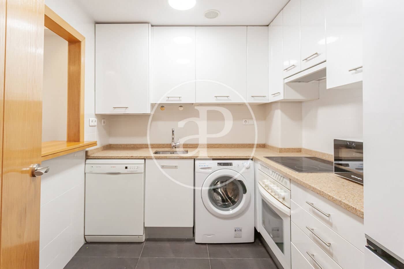 2 slaapkamer Appartement te huur in Madrid stad - € 2.500 (Ref: 9975450)