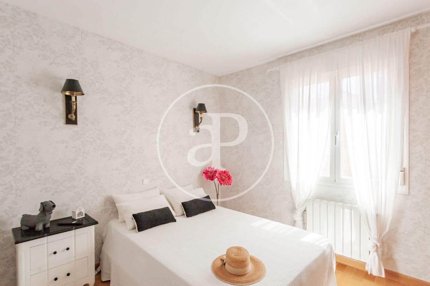 2 slaapkamer Appartement te huur in Madrid stad - € 2.500 (Ref: 9975450)