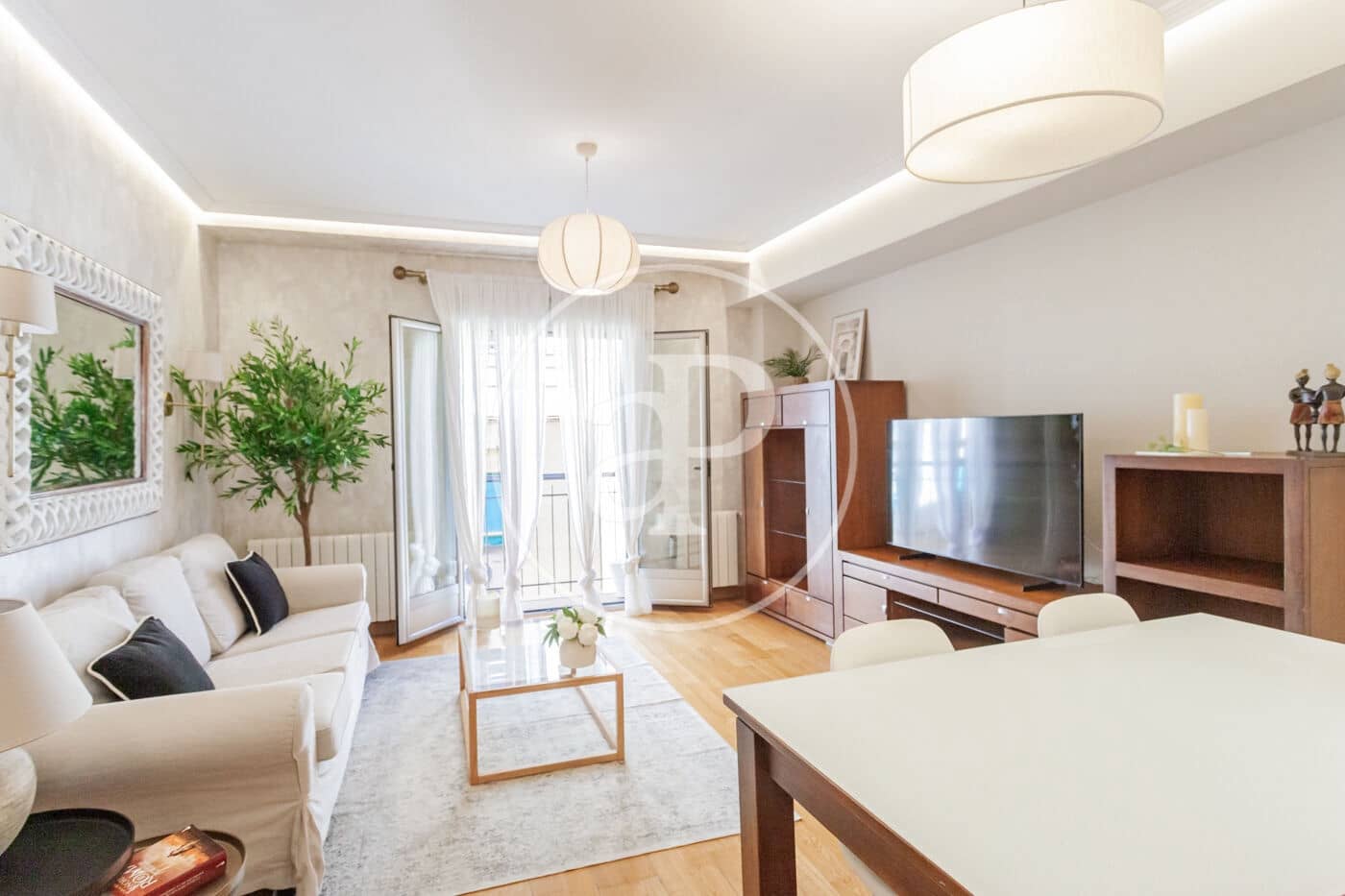 2 slaapkamer Appartement te huur in Madrid stad - € 2.500 (Ref: 9975450)