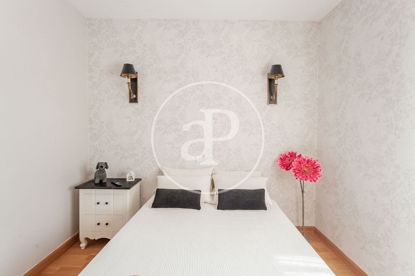 2 slaapkamer Appartement te huur in Madrid stad - € 2.500 (Ref: 9975450)