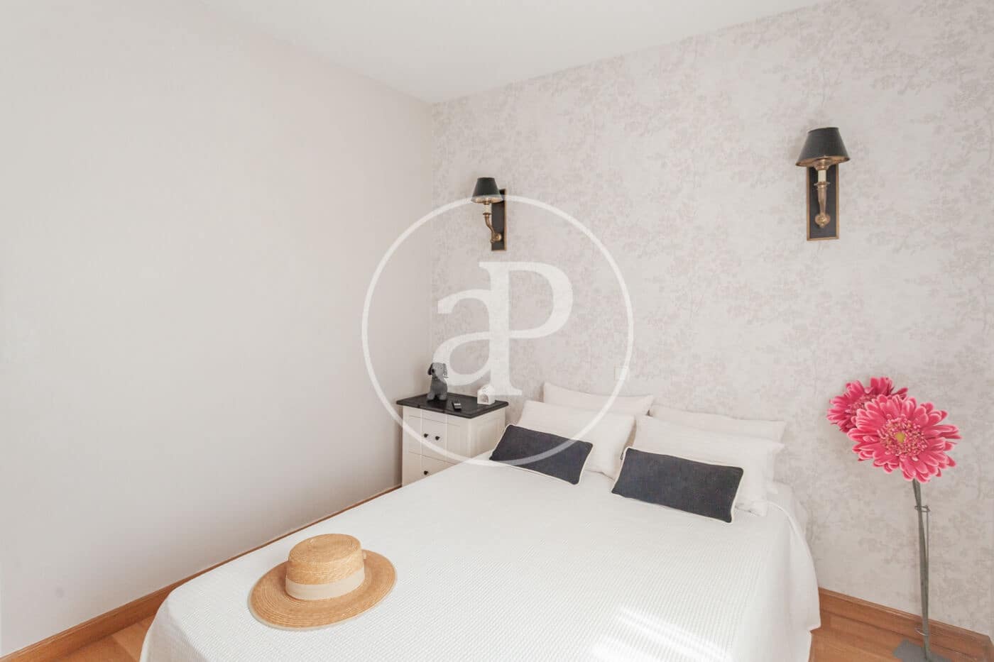 2 slaapkamer Appartement te huur in Madrid stad - € 2.500 (Ref: 9975450)