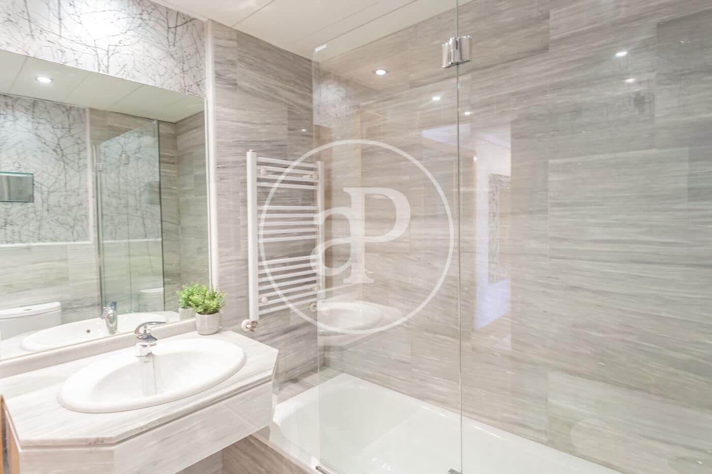 2 slaapkamer Appartement te huur in Madrid stad - € 2.500 (Ref: 9975450)