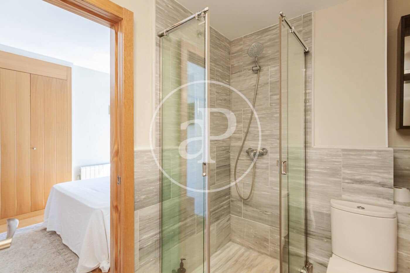 2 slaapkamer Appartement te huur in Madrid stad - € 2.500 (Ref: 9975450)