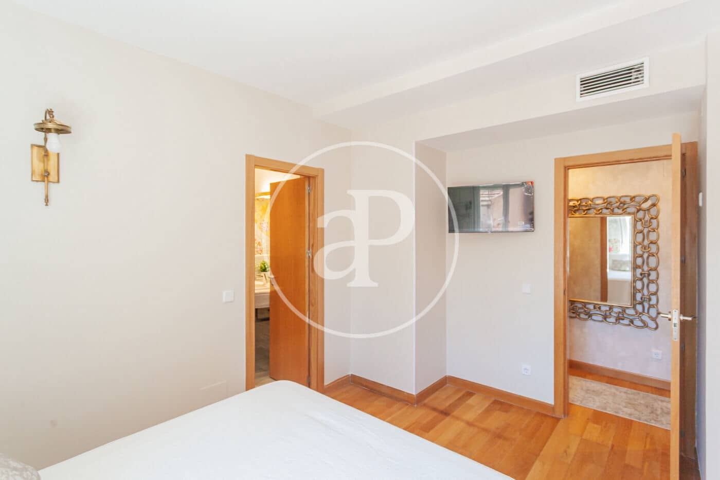 2 slaapkamer Appartement te huur in Madrid stad - € 2.500 (Ref: 9975450)