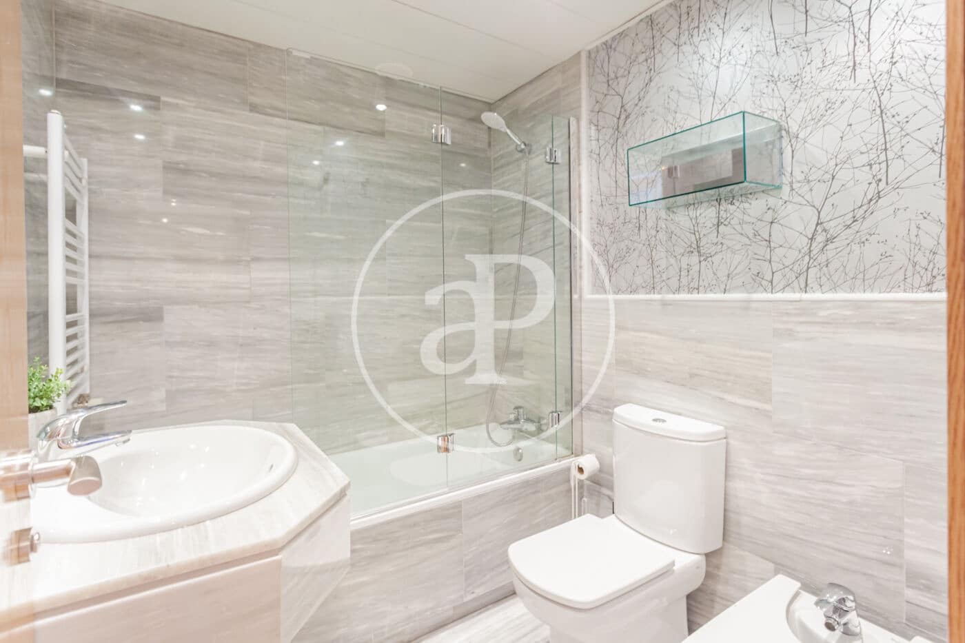 2 slaapkamer Appartement te huur in Madrid stad - € 2.500 (Ref: 9975450)