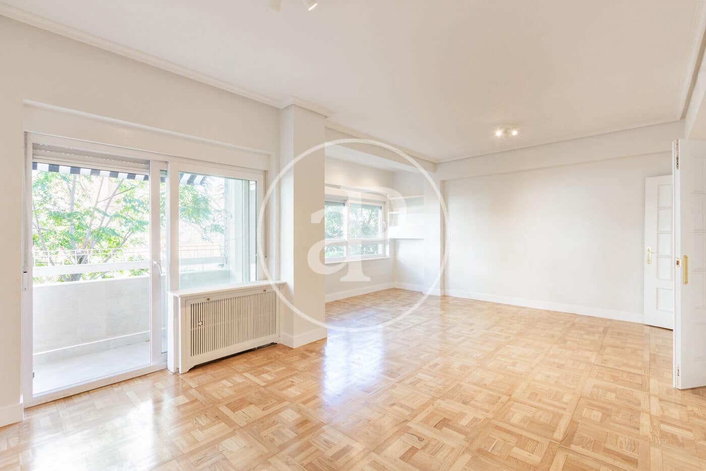 3 soveværelse Lejlighed til leje i Madrid by - € 3.300 (Ref: 9975451)