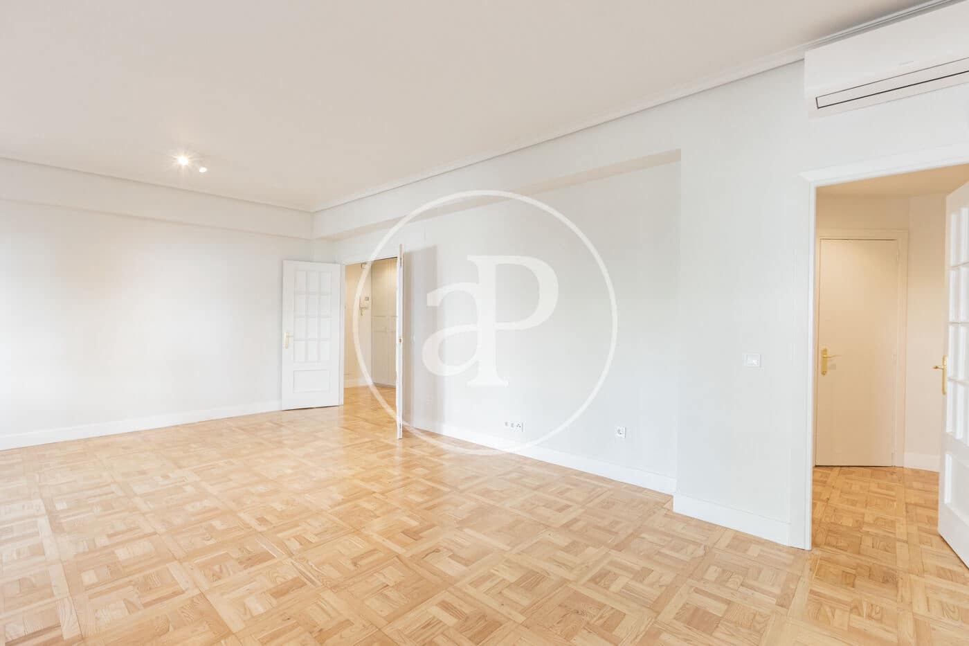 3 soveværelse Lejlighed til leje i Madrid by - € 3.300 (Ref: 9975451)