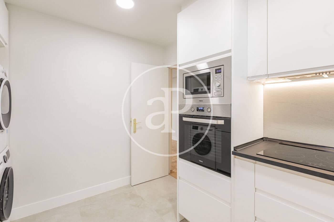 3 soveværelse Lejlighed til leje i Madrid by - € 3.300 (Ref: 9975451)
