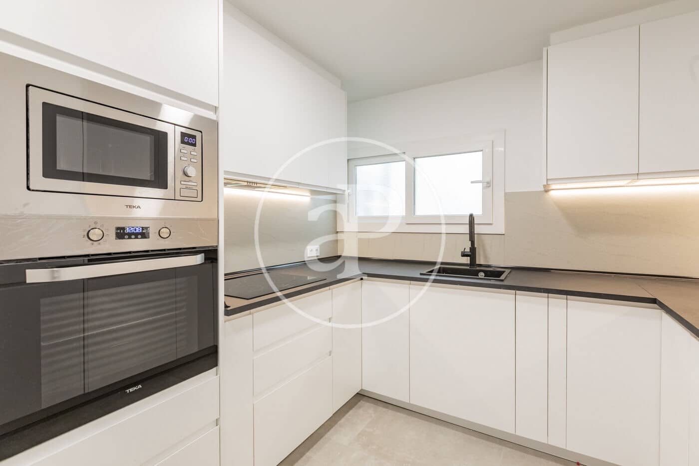 3 soveværelse Lejlighed til leje i Madrid by - € 3.300 (Ref: 9975451)