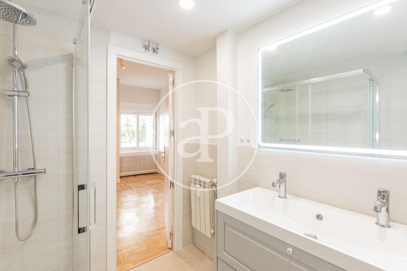 3 soveværelse Lejlighed til leje i Madrid by - € 3.300 (Ref: 9975451)