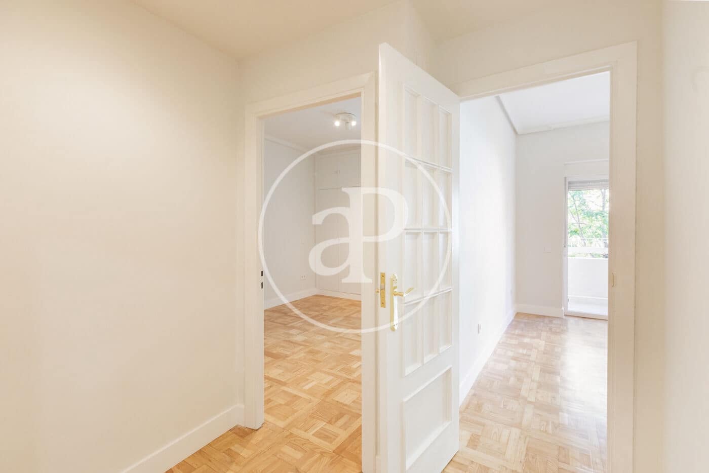 3 soveværelse Lejlighed til leje i Madrid by - € 3.300 (Ref: 9975451)