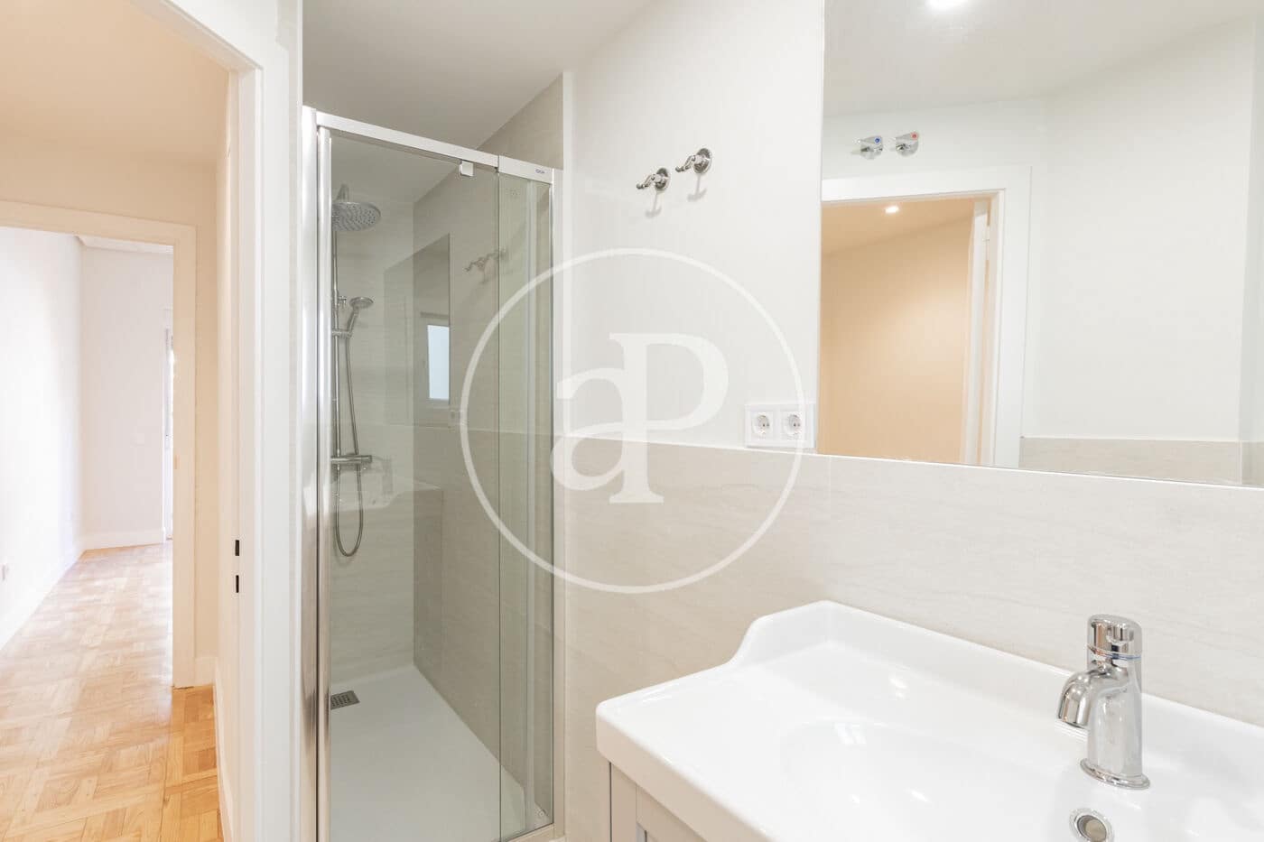 3 soveværelse Lejlighed til leje i Madrid by - € 3.300 (Ref: 9975451)