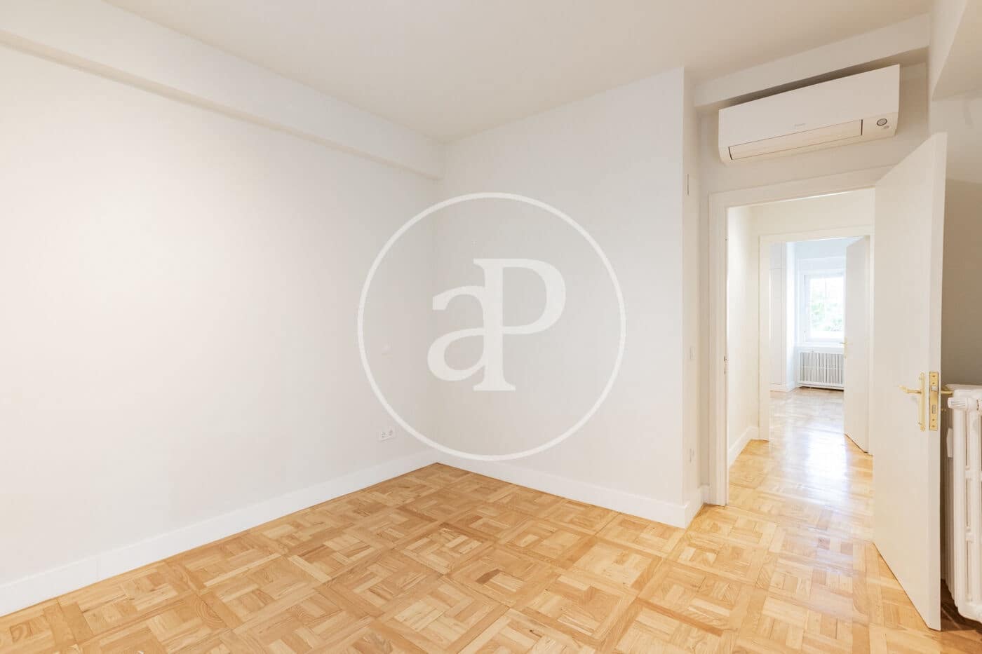 3 soveværelse Lejlighed til leje i Madrid by - € 3.300 (Ref: 9975451)